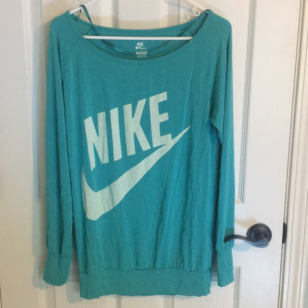Nike Long Sleeve Shirt. Medium. EUC.